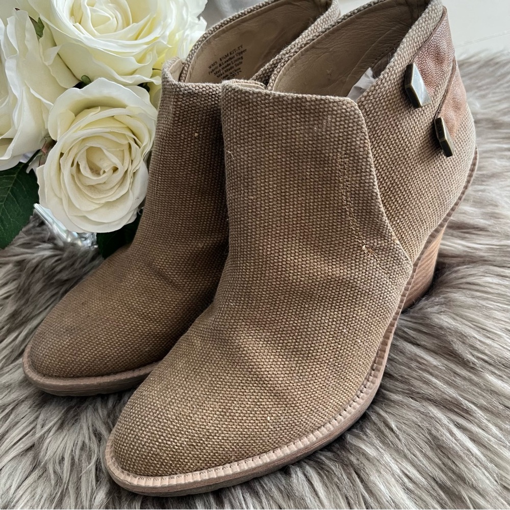 KENNETH COLE REACTION Canvas Booties Size 8.5